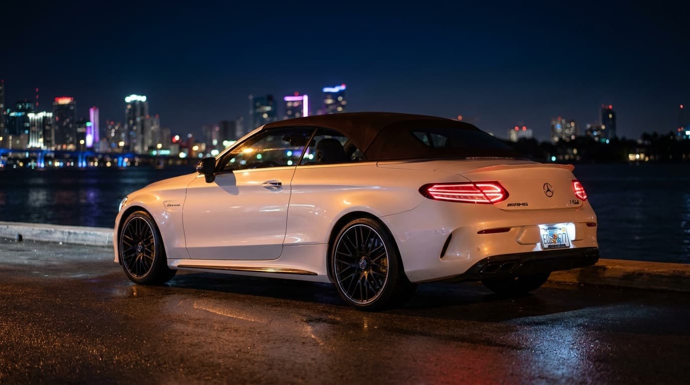 Mercedes-AMG descapotable de noche en Miami