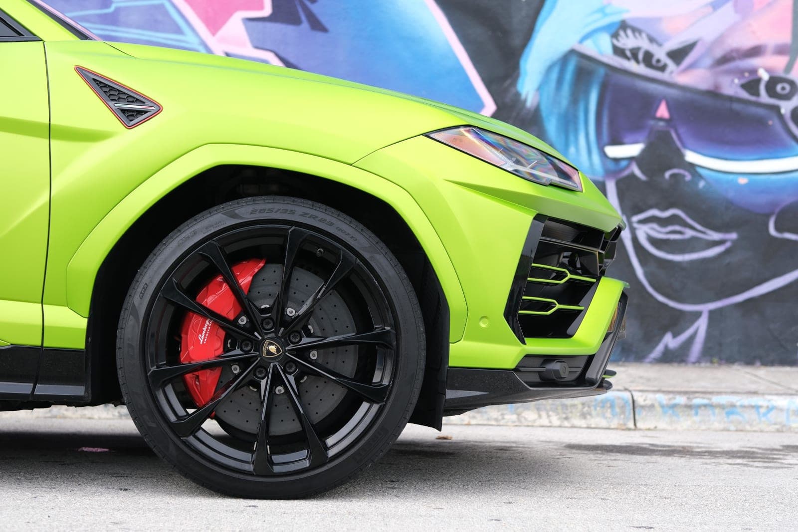 URUS — foto 1