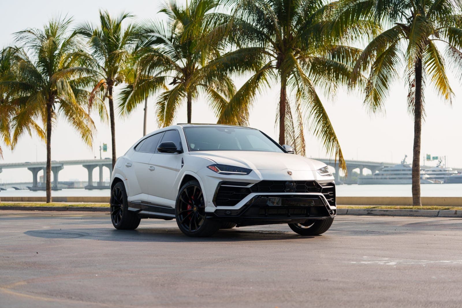 URUS — foto 2