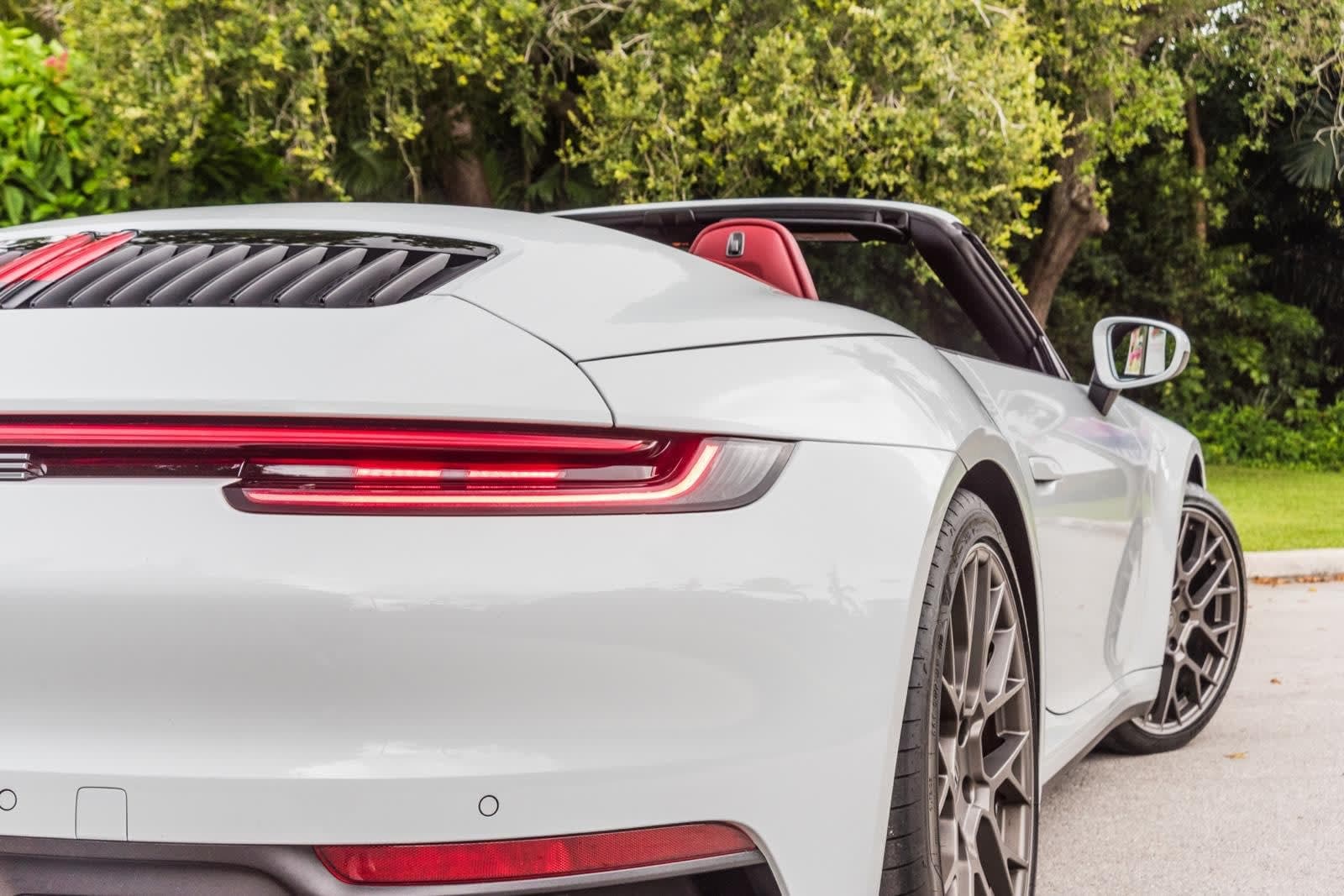 PORSCHE 911 Carrera