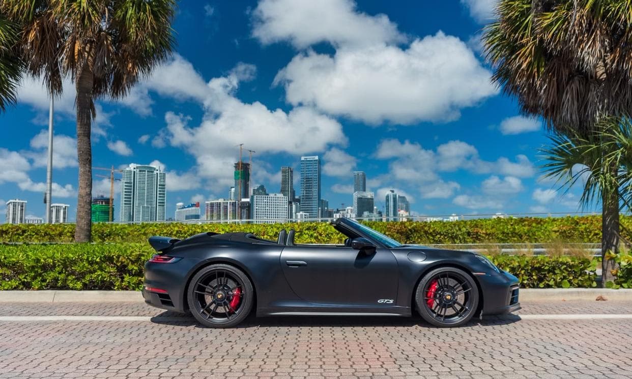 Porsche 911 CARRERA 4 GTS