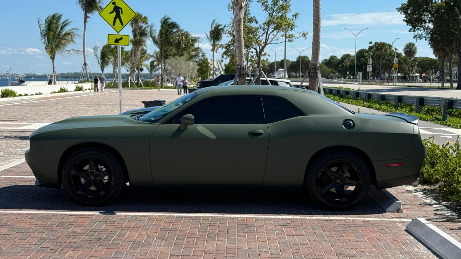 Challenger SXT — foto 2